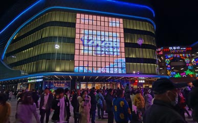 昆明安宁吾悦广场P20-40户外LED贴膜透明屏240平米