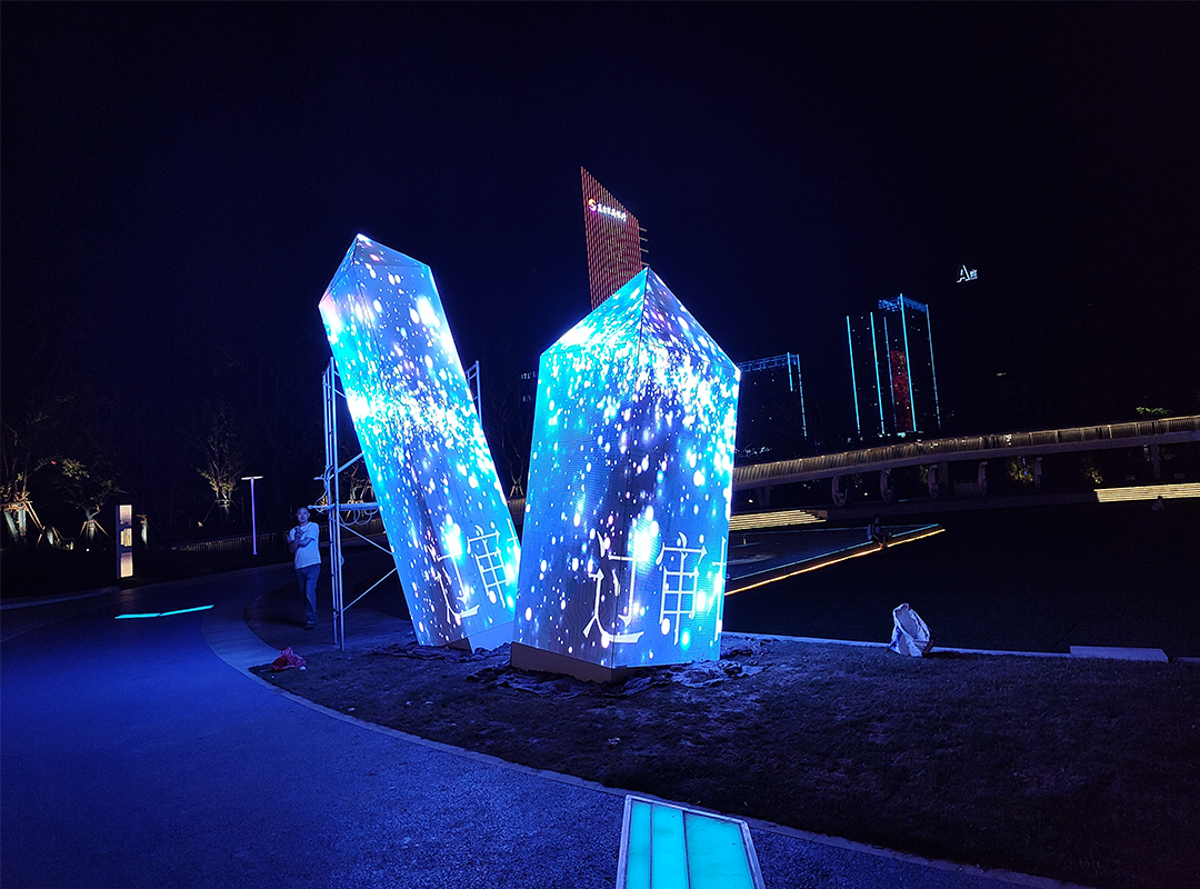 美邦科技创意异形定制户外P4显示屏案例